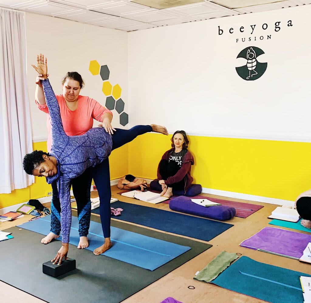 bee yoga fusion yoga teacher training 200 hour