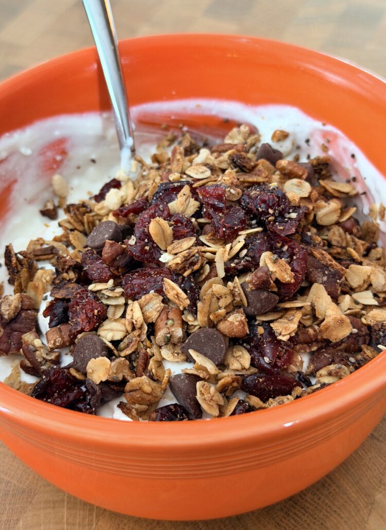 greek yogurt with granola