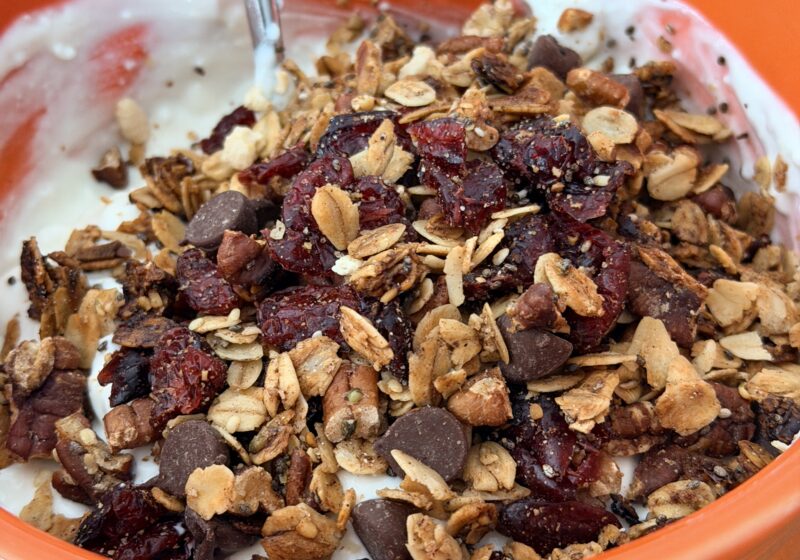 greek yogurt with granola